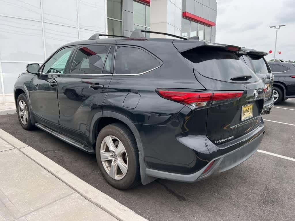Thumbnail: 2022 Toyota Highlander - 4