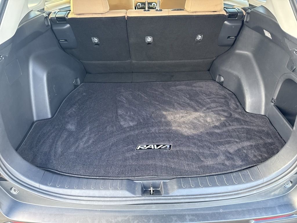 Thumbnail: 2019 Toyota RAV4 - 17