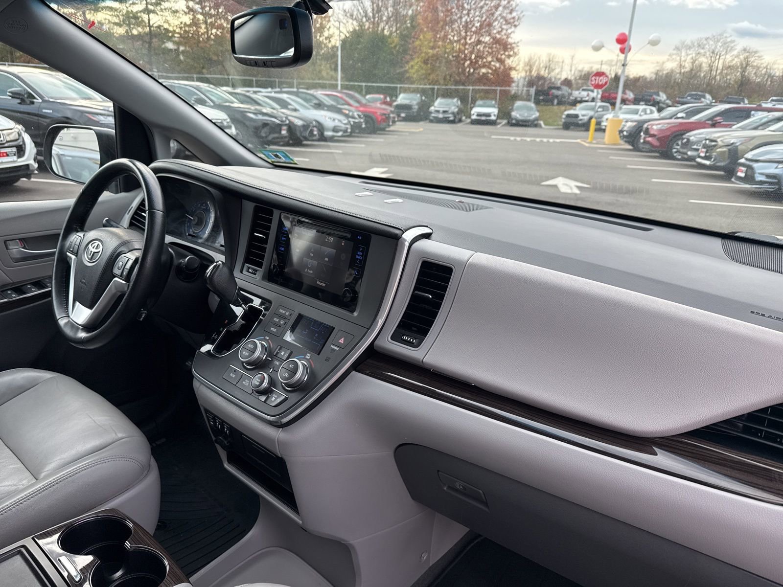 Thumbnail: 2016 Toyota Sienna - 23