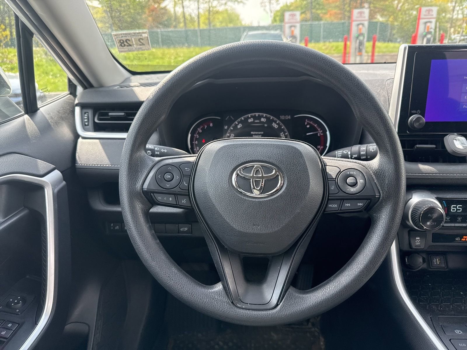 Thumbnail: 2023 Toyota RAV4 - 23
