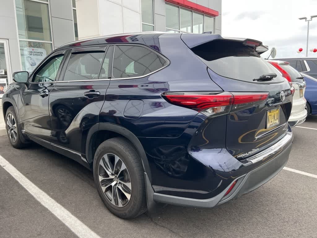 Thumbnail: 2021 Toyota Highlander - 3