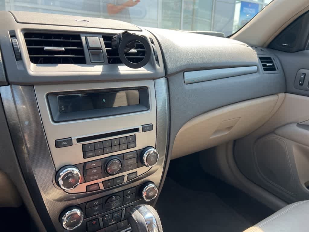 Thumbnail: 2010 Ford Fusion - 22