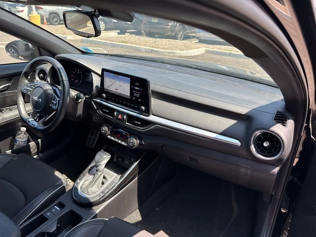 Thumbnail: 2023 Kia Forte - 18