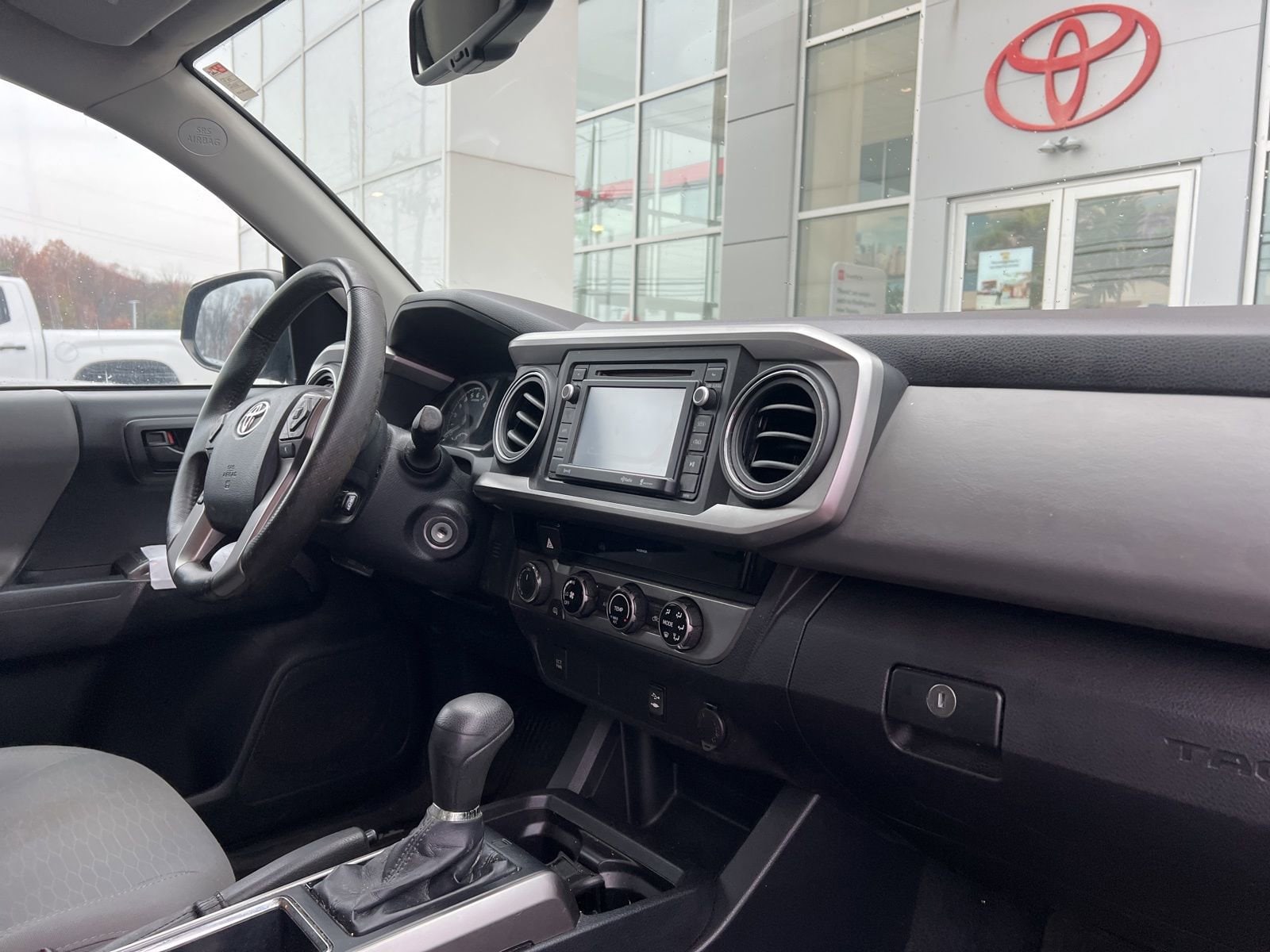 Thumbnail: 2017 Toyota Tacoma - 15