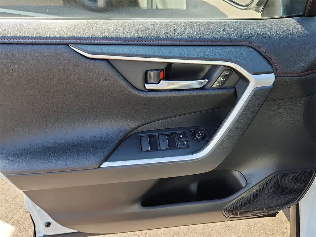 Thumbnail: 2025 Toyota RAV4 - 8