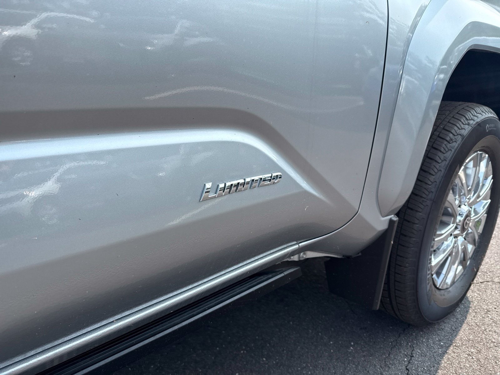 2026 Toyota Tacoma Limited - Photo 8