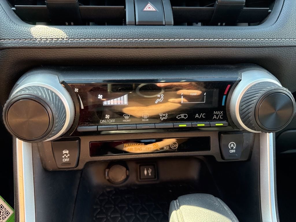 Thumbnail: 2019 Toyota RAV4 - 27