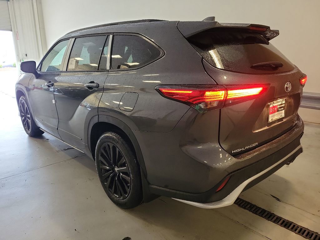 Thumbnail: 2023 Toyota Highlander - 5