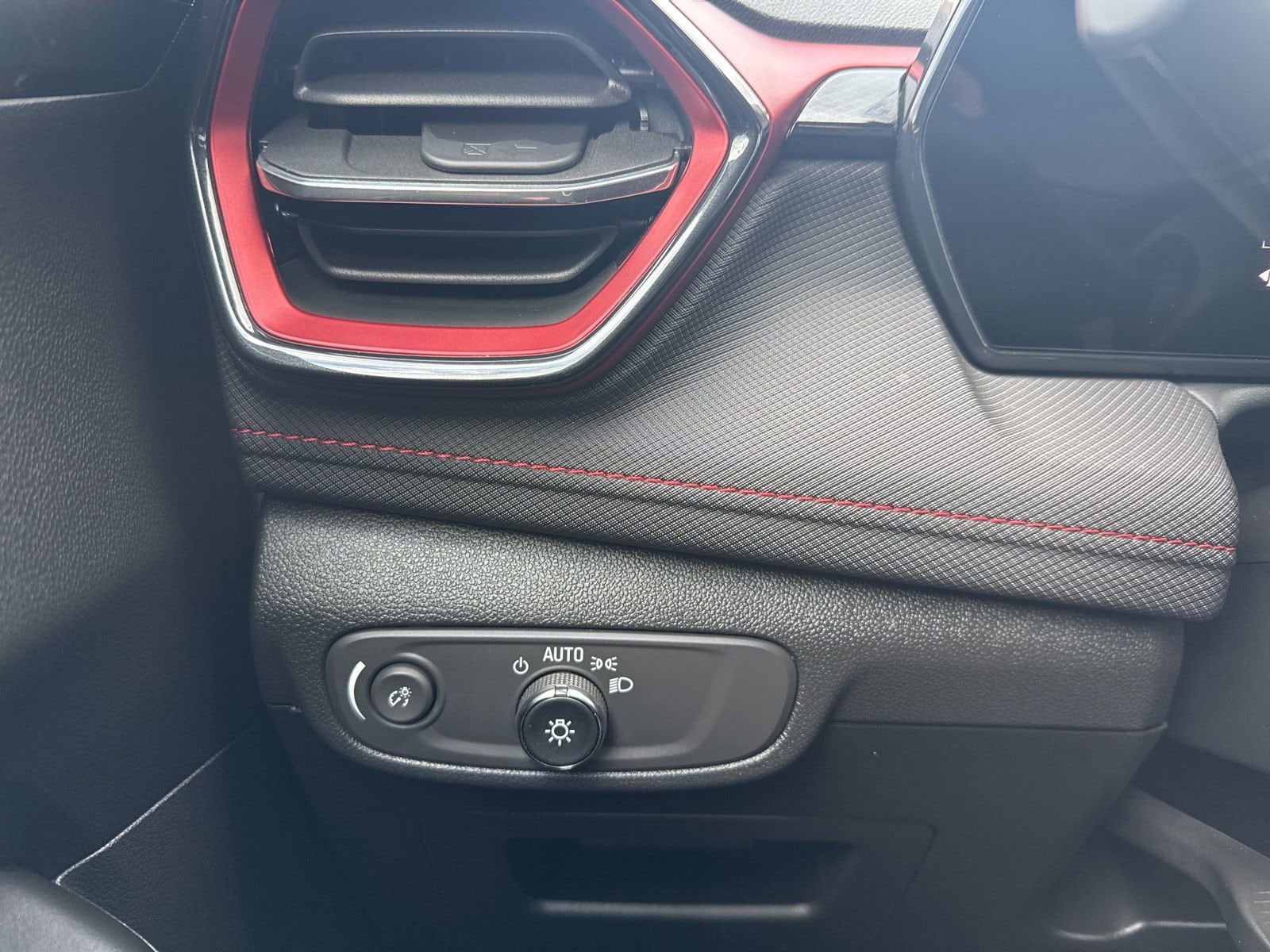 Thumbnail: 2024 Chevrolet TrailBlazer - 31