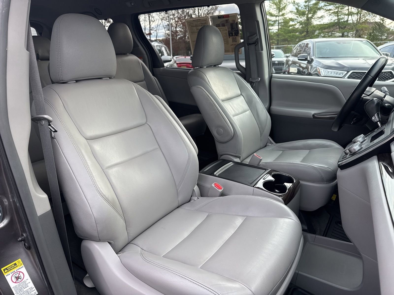 Thumbnail: 2016 Toyota Sienna - 24