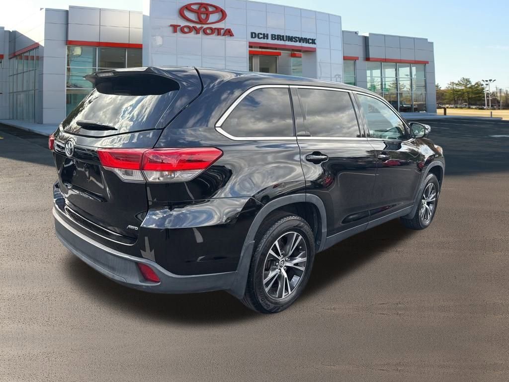 Thumbnail: 2019 Toyota Highlander - 6