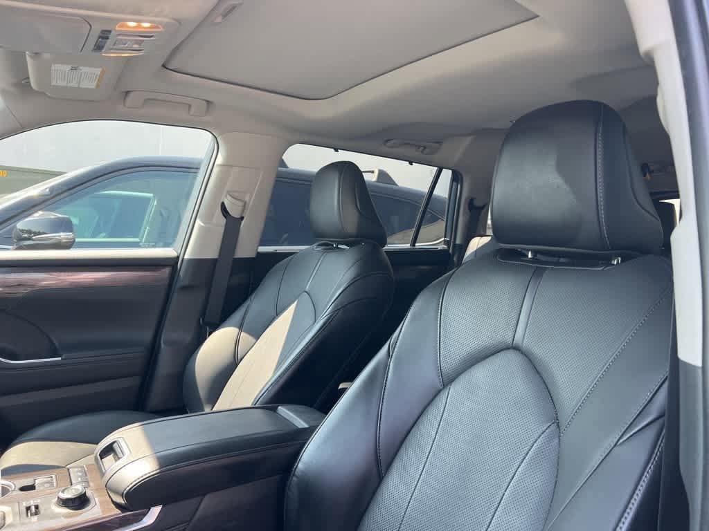 Thumbnail: 2022 Toyota Highlander - 15