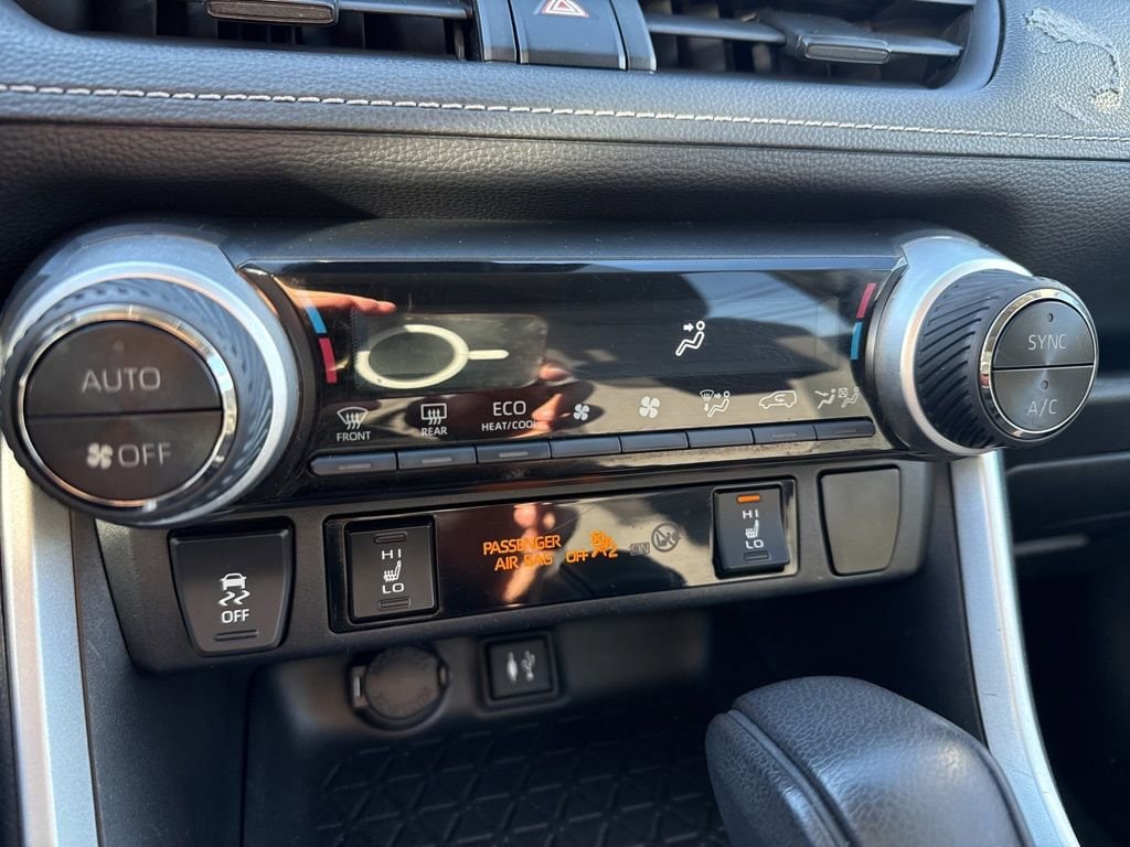 Thumbnail: 2019 Toyota RAV4 - 28