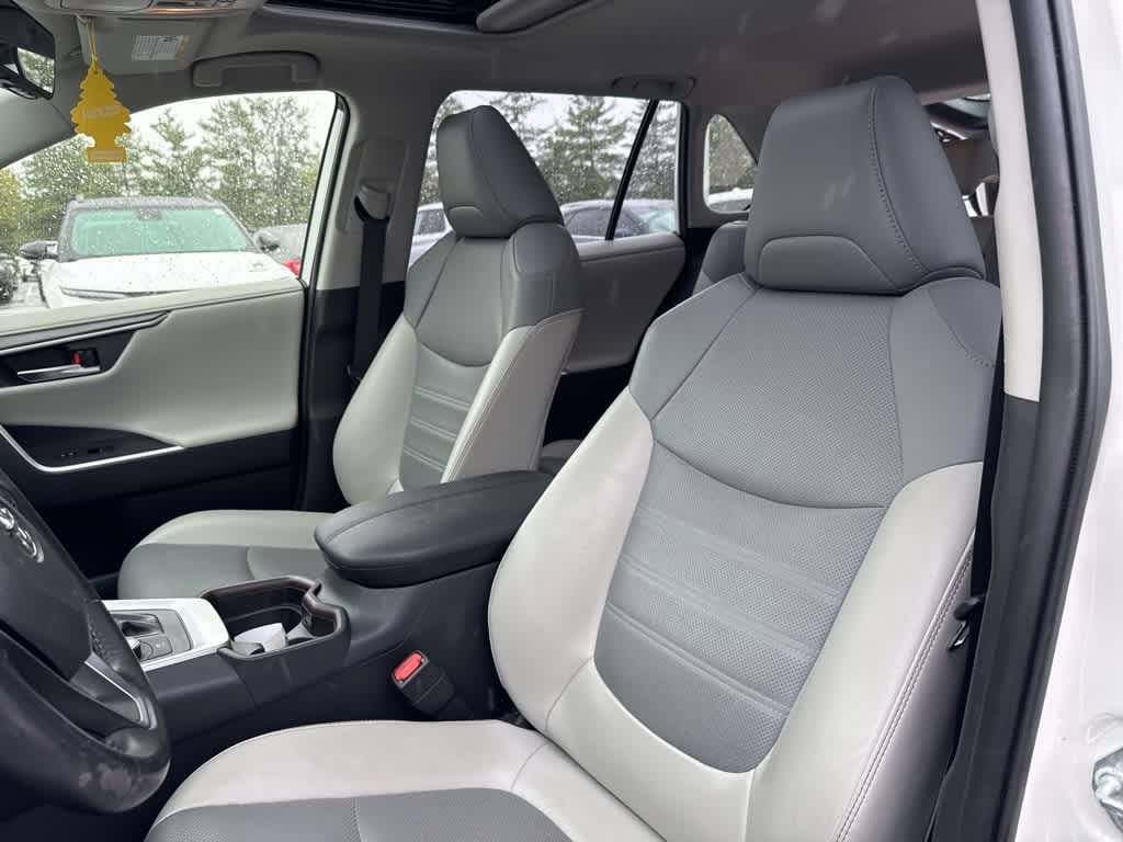 Thumbnail: 2019 Toyota RAV4 - 17