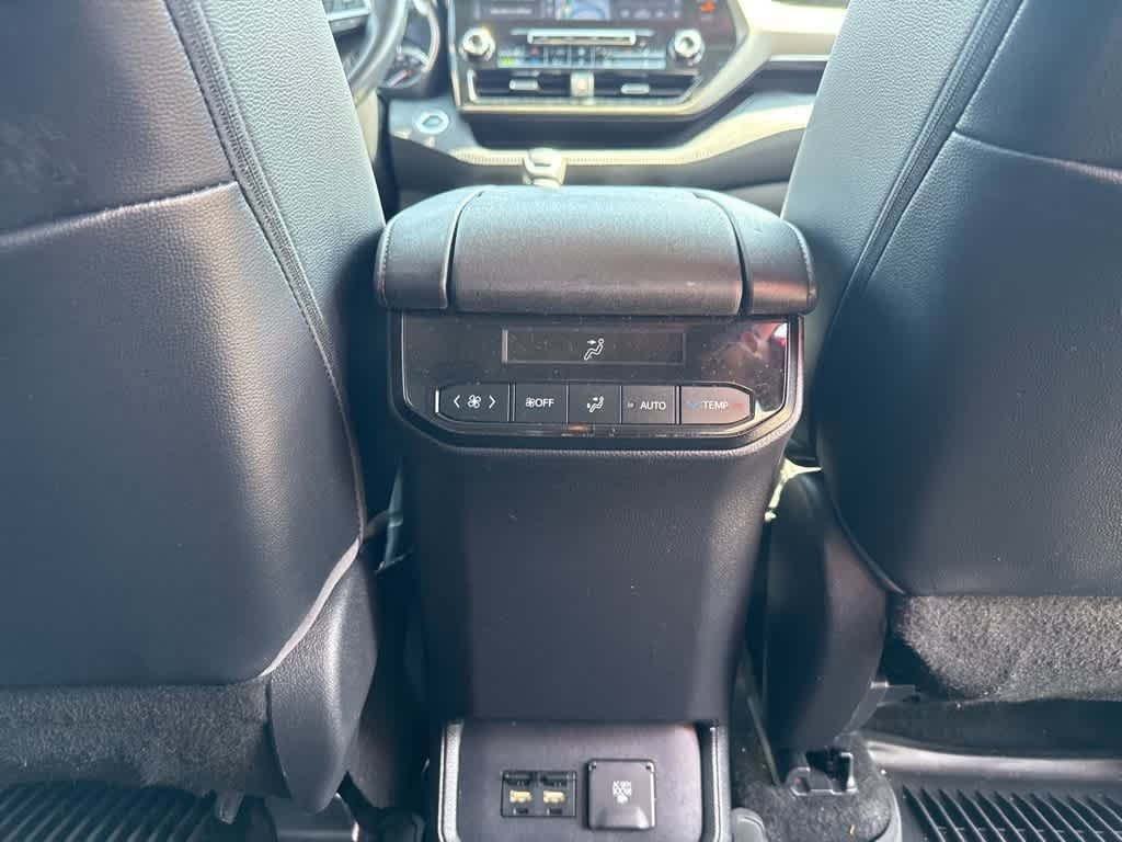 Thumbnail: 2020 Toyota Highlander - 32