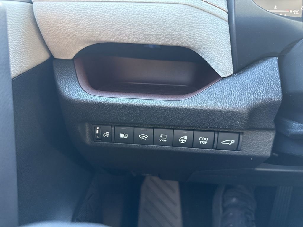 Thumbnail: 2025 Toyota RAV4 - 23