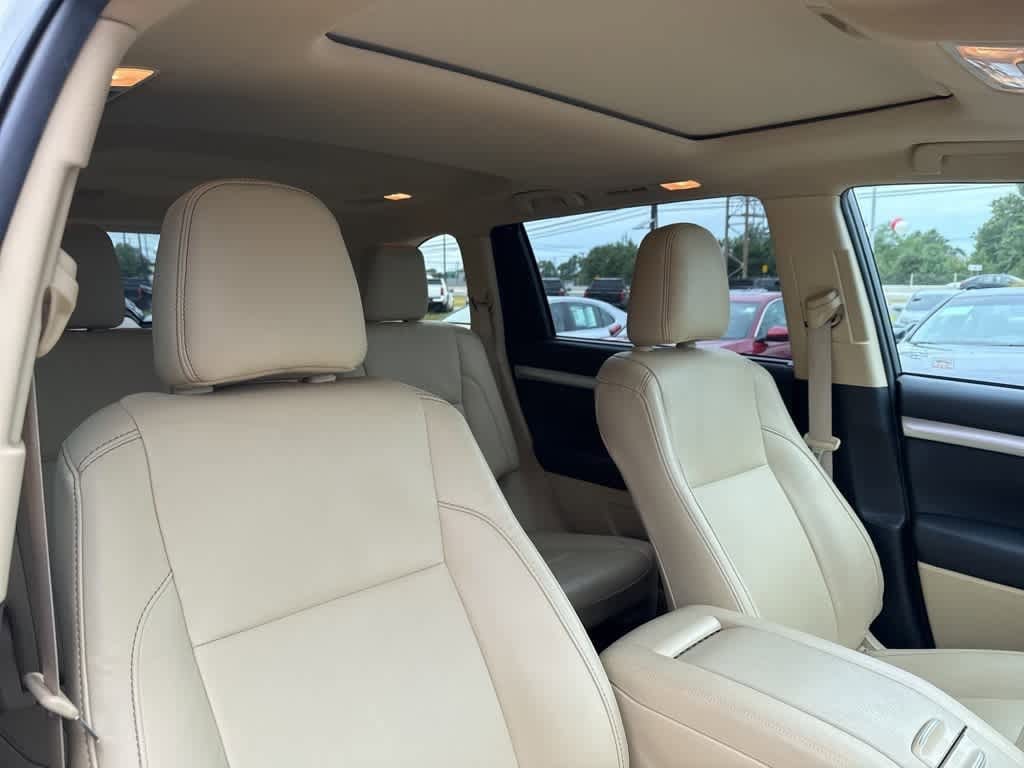 Thumbnail: 2019 Toyota Highlander - 21
