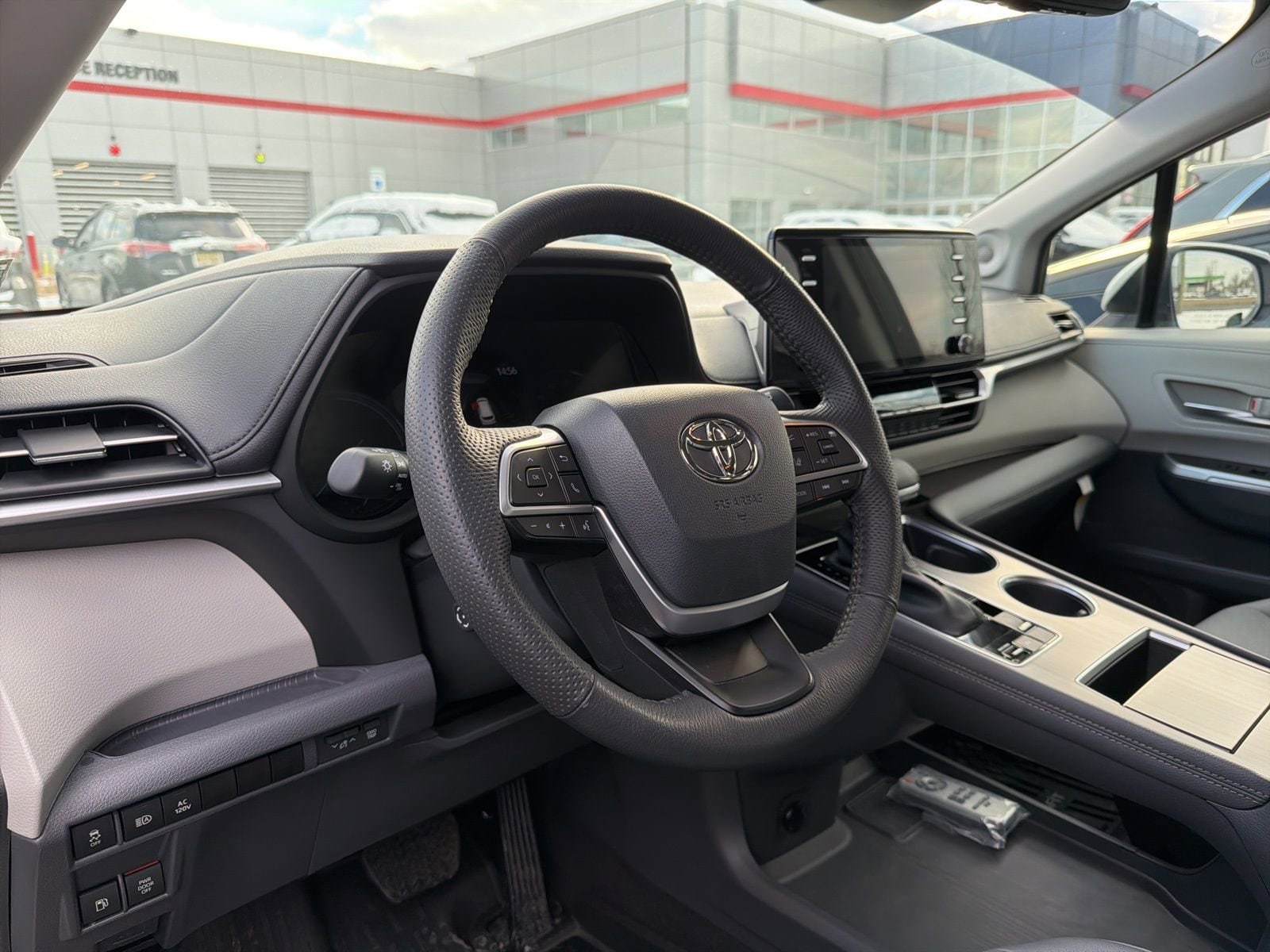 Thumbnail: 2024 Toyota Sienna - 18