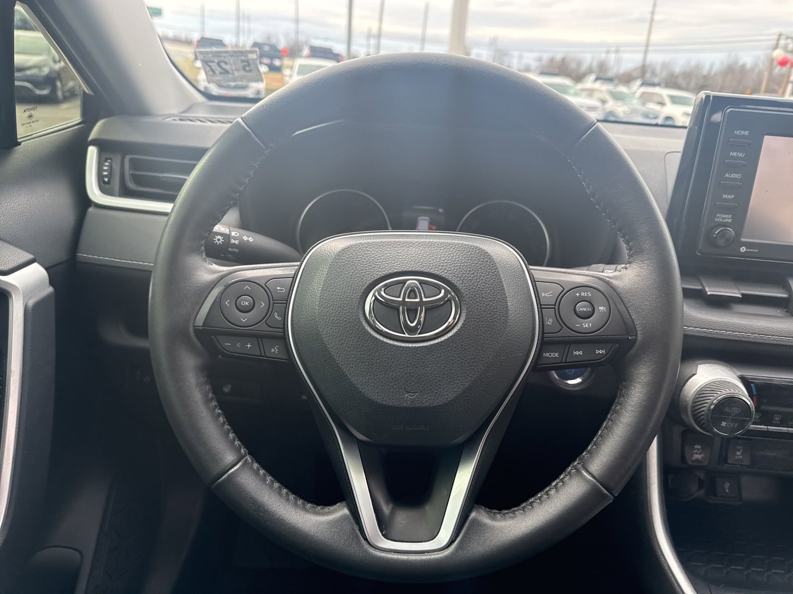 Thumbnail: 2022 Toyota RAV4 - 23