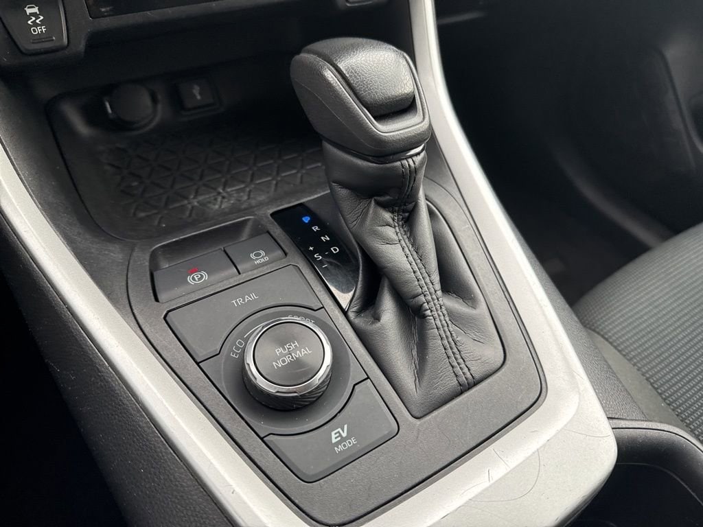 Thumbnail: 2022 Toyota RAV4 - 28