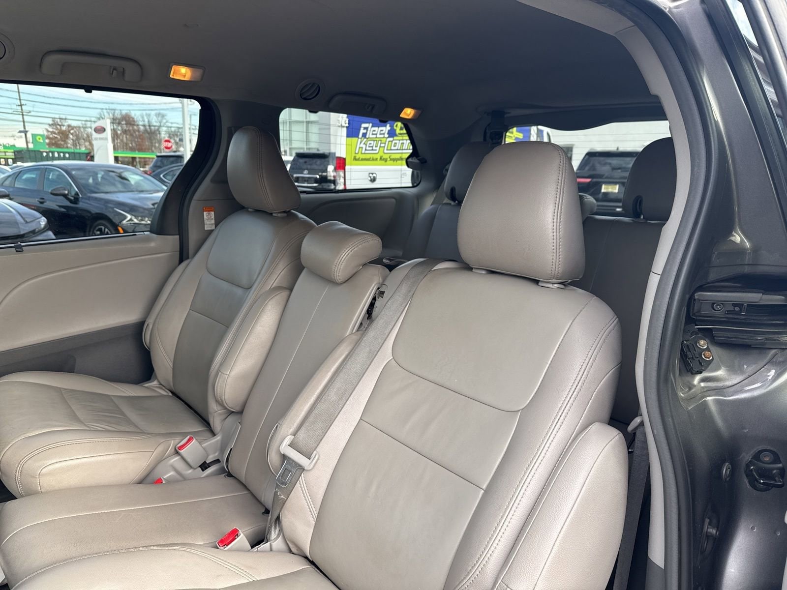 Thumbnail: 2018 Toyota Sienna - 20