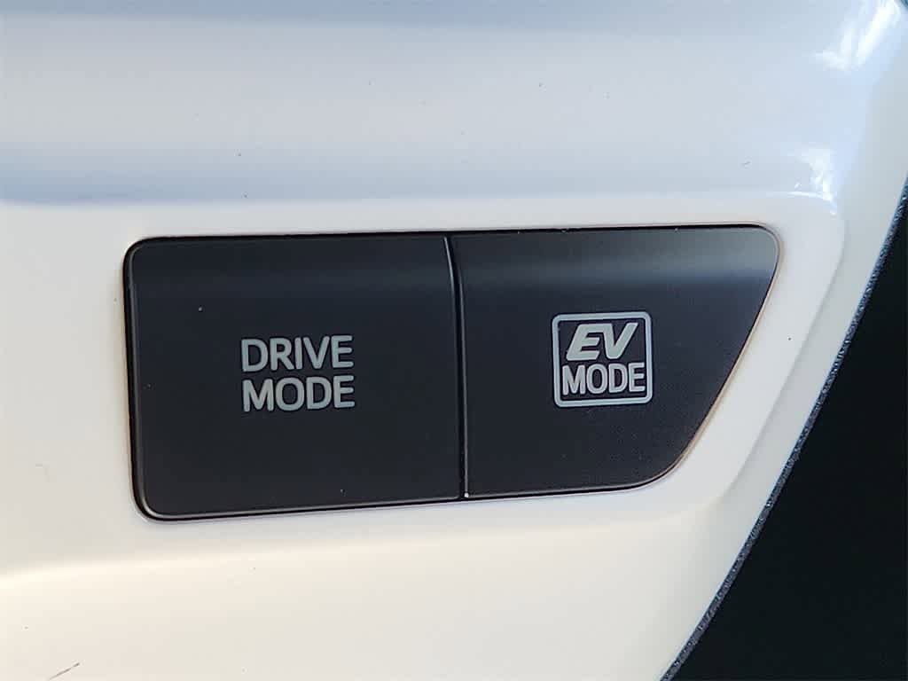 Thumbnail: 2017 Toyota Prius - 30