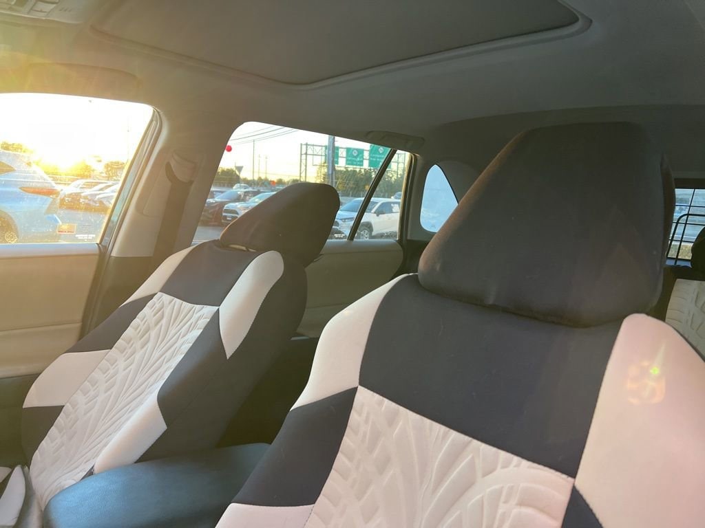 Thumbnail: 2019 Toyota RAV4 - 15