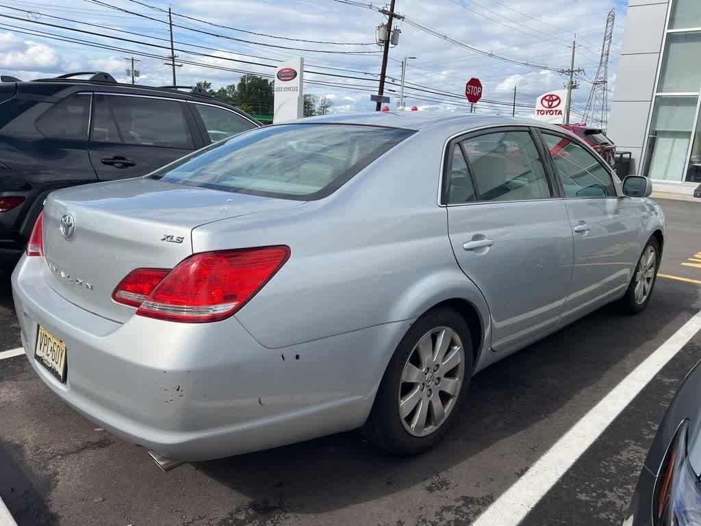 2007 Toyota Avalon XLS 3