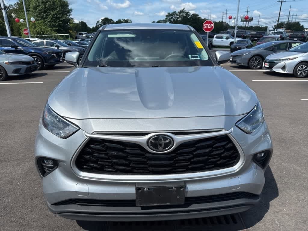 Thumbnail: 2022 Toyota Highlander - 5