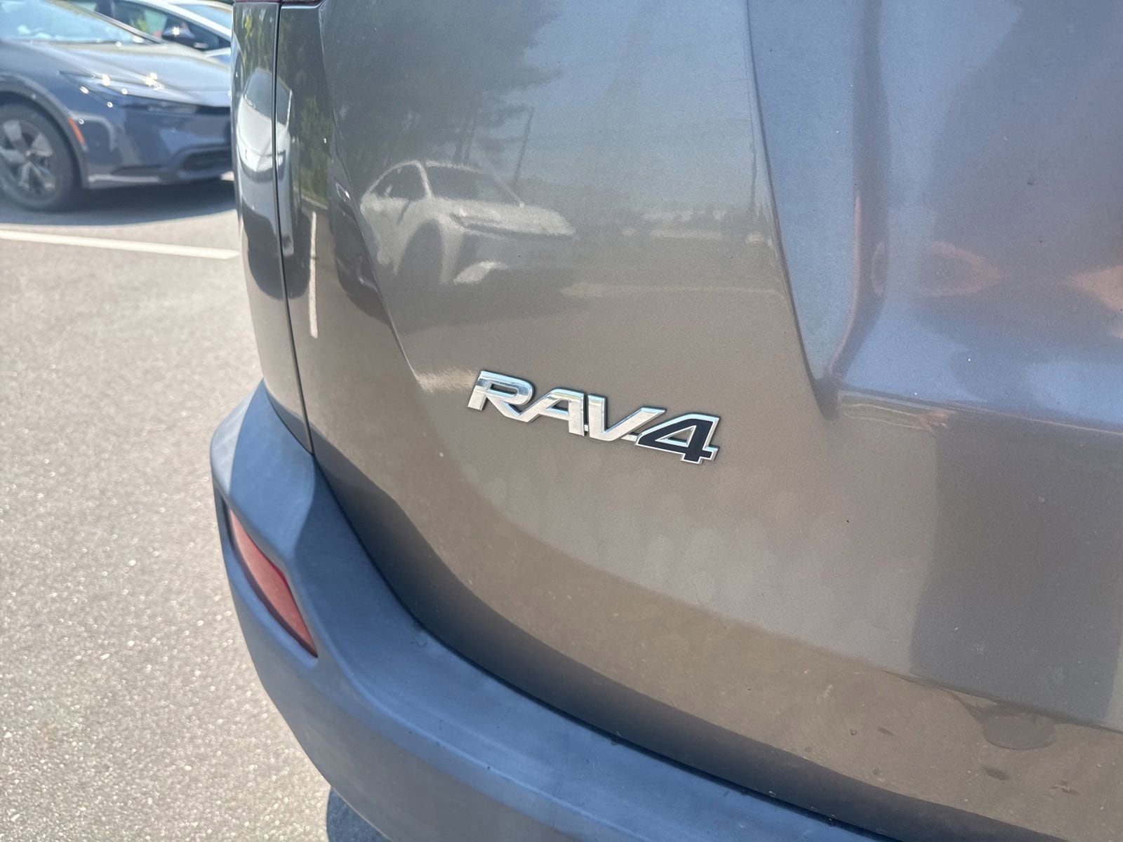 Thumbnail: 2013 Toyota RAV4 - 14