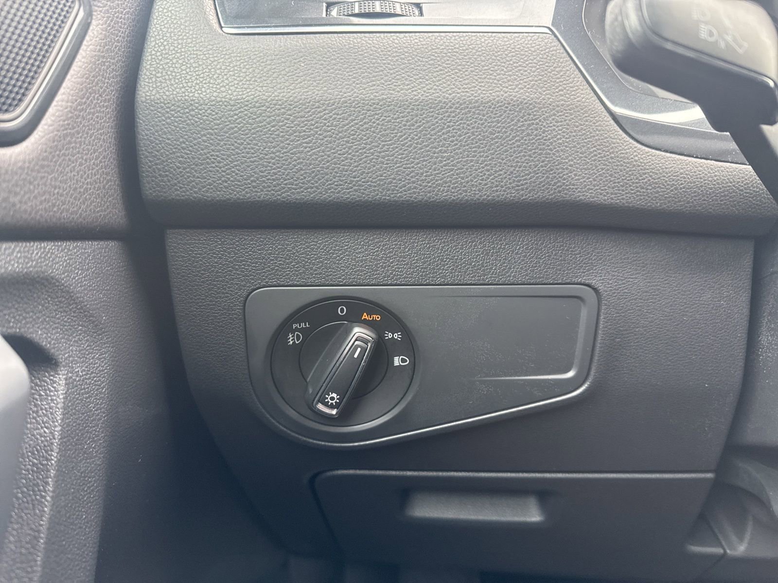 Thumbnail: 2018 Volkswagen Tiguan - 29