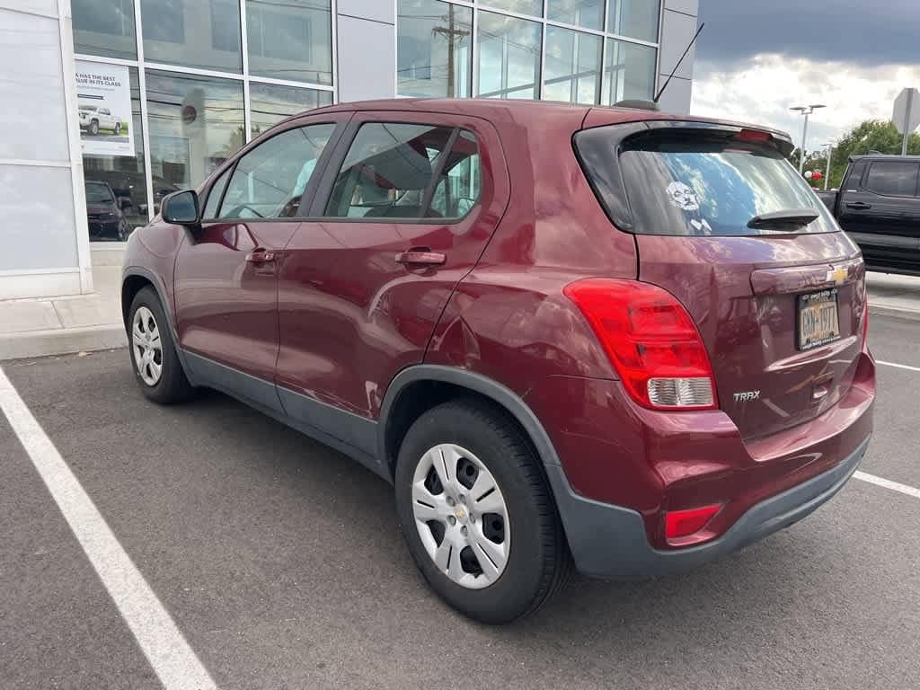 Thumbnail: 2017 Chevrolet Trax - 4
