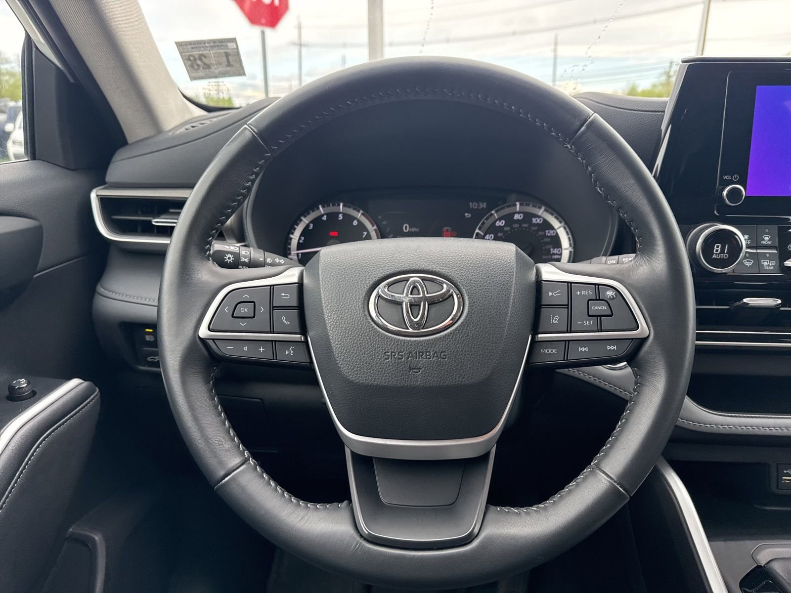 Thumbnail: 2023 Toyota Highlander - 24