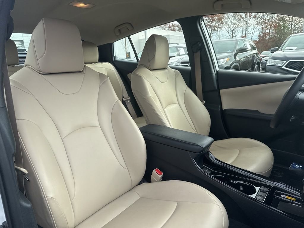 Thumbnail: 2022 Toyota Prius - 23