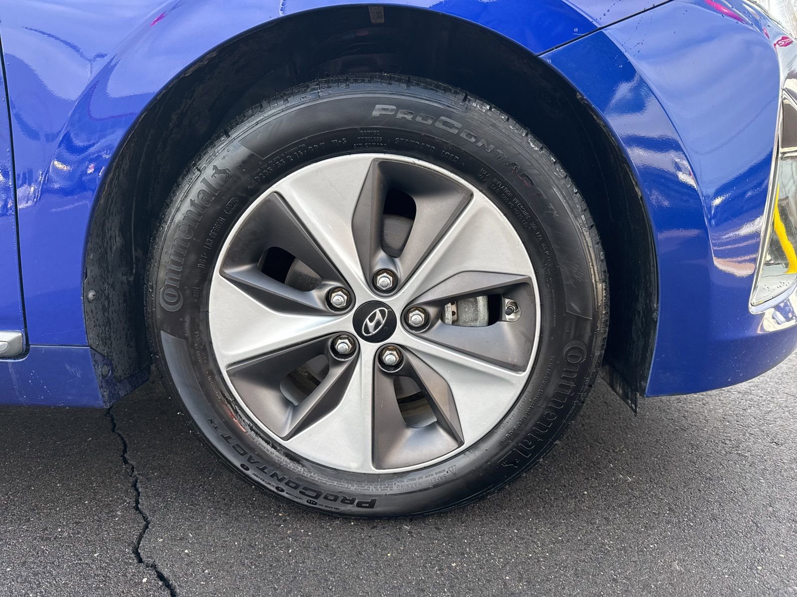 Thumbnail: 2019 Hyundai Ioniq - 16