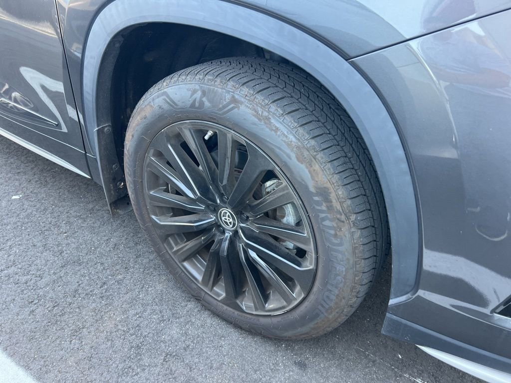 Thumbnail: 2023 Toyota Highlander - 20