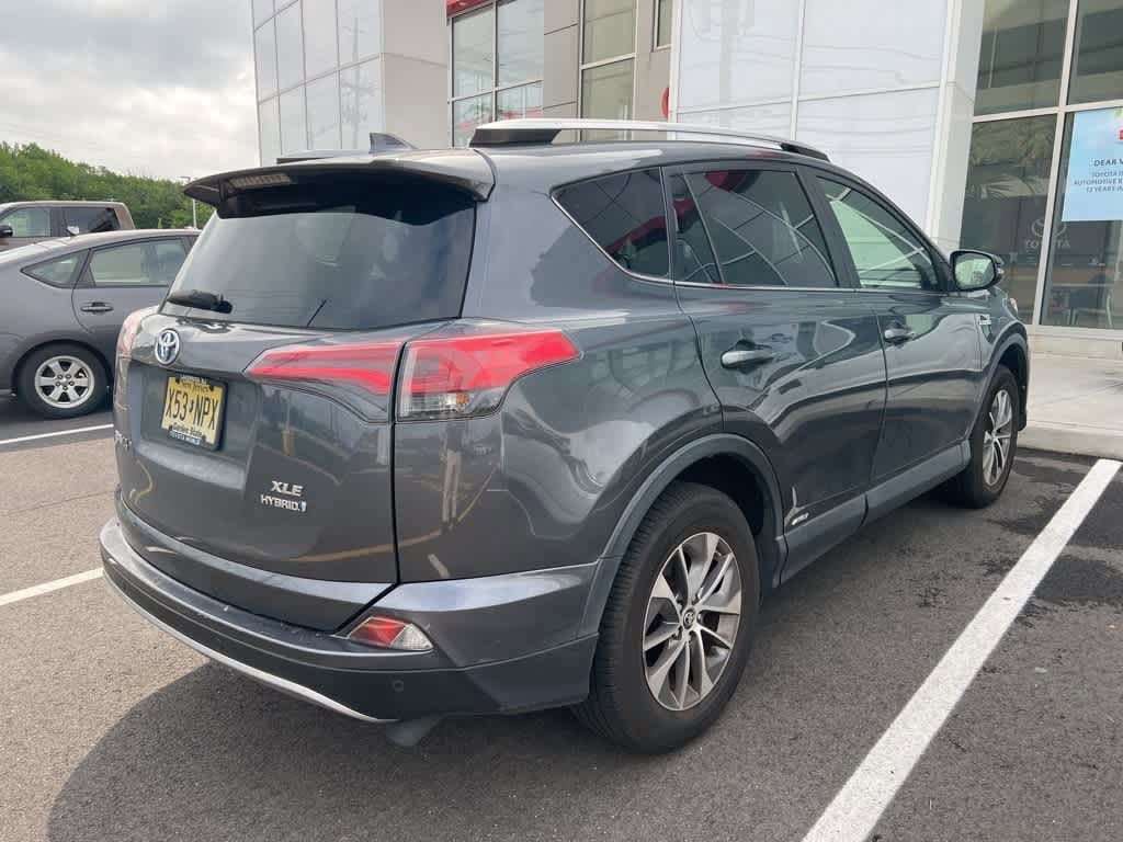 Thumbnail: 2018 Toyota RAV4 - 3