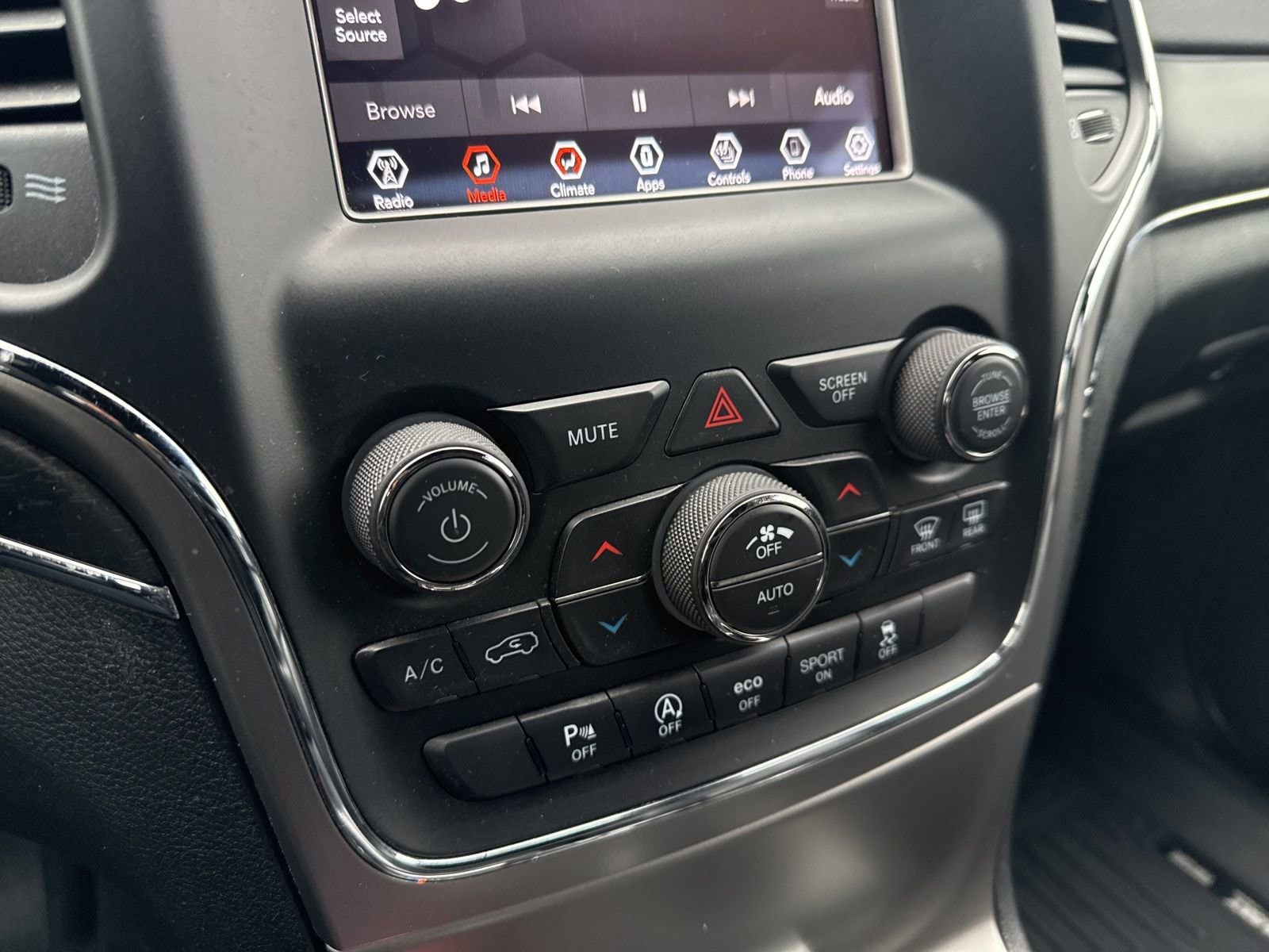 Thumbnail: 2018 Jeep Grand Cherokee - 29