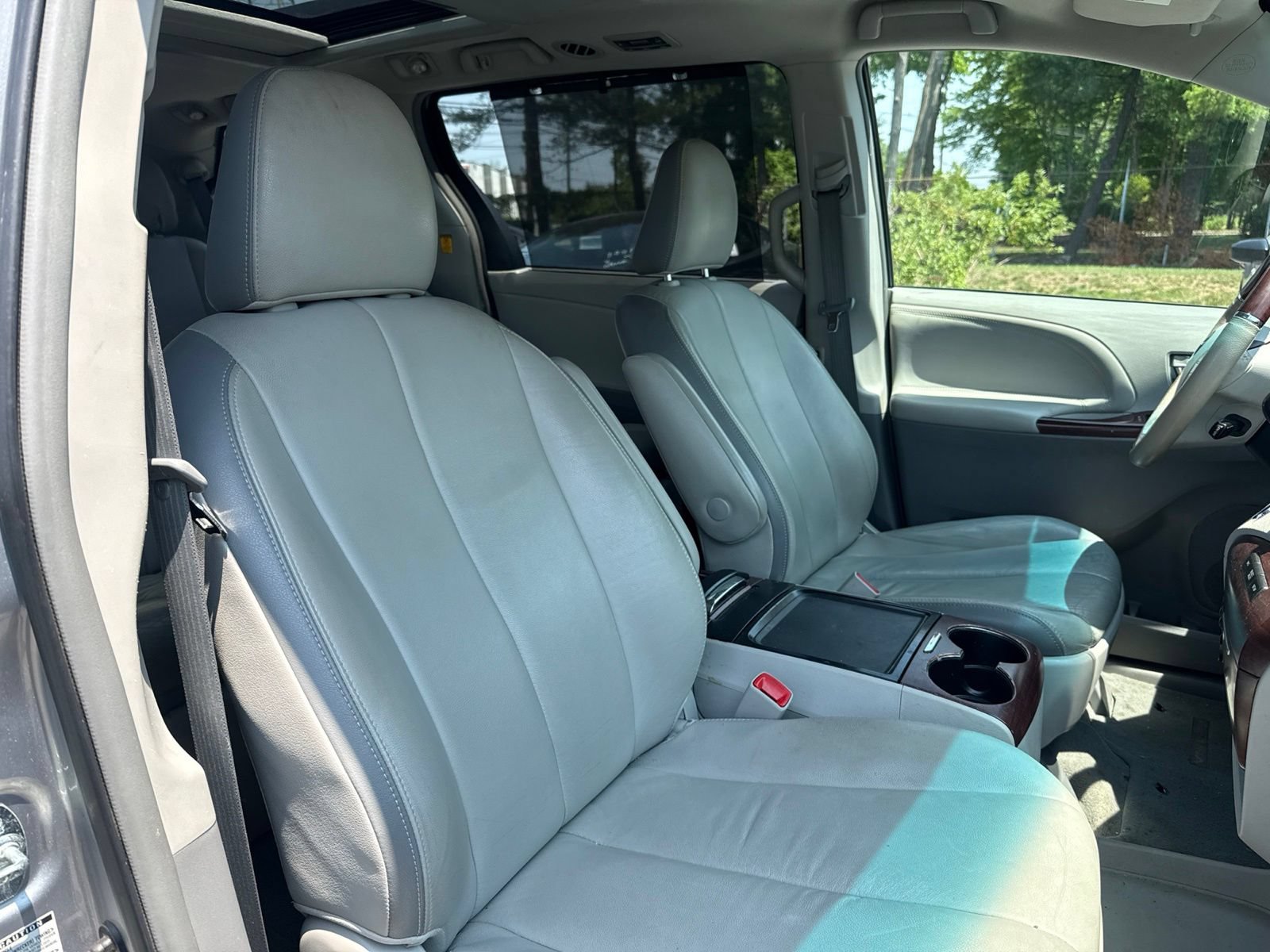 Thumbnail: 2012 Toyota Sienna - 21