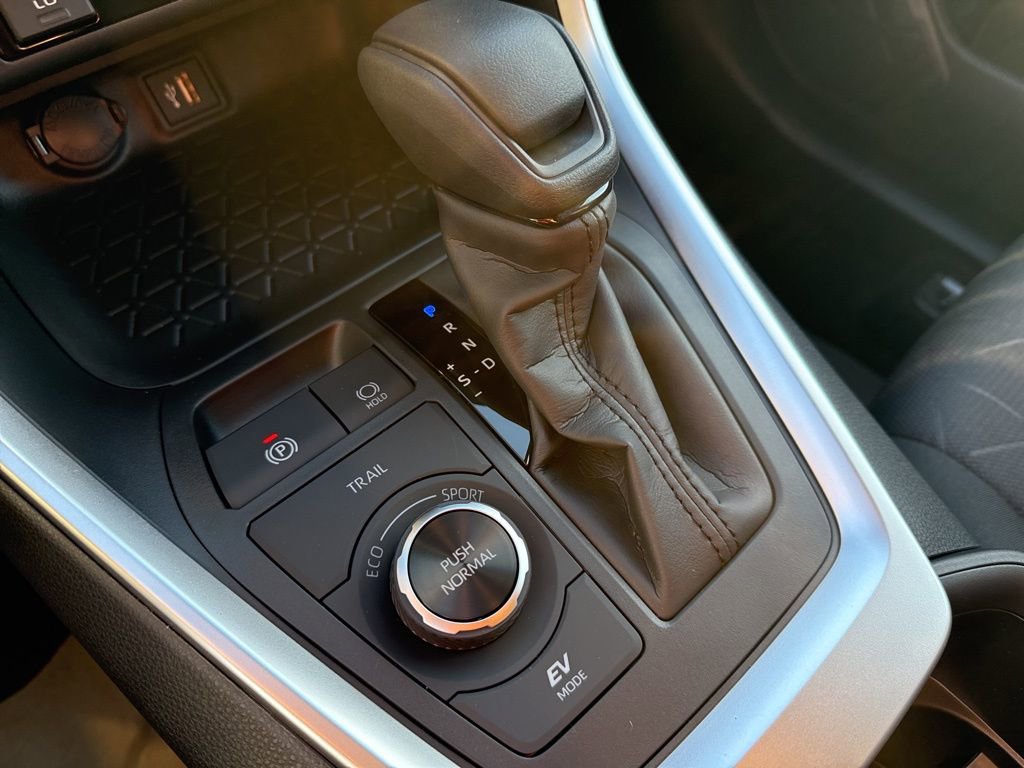 Thumbnail: 2025 Toyota RAV4 - 21