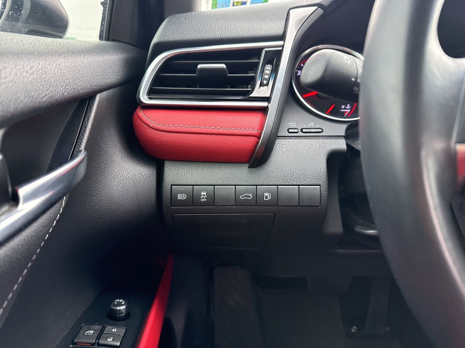 Thumbnail: 2018 Toyota Camry - 31