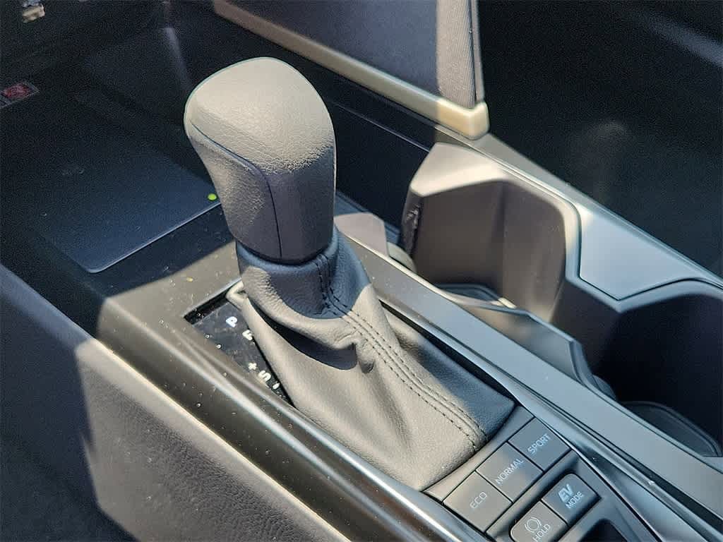 2025 Toyota Camry LE 14