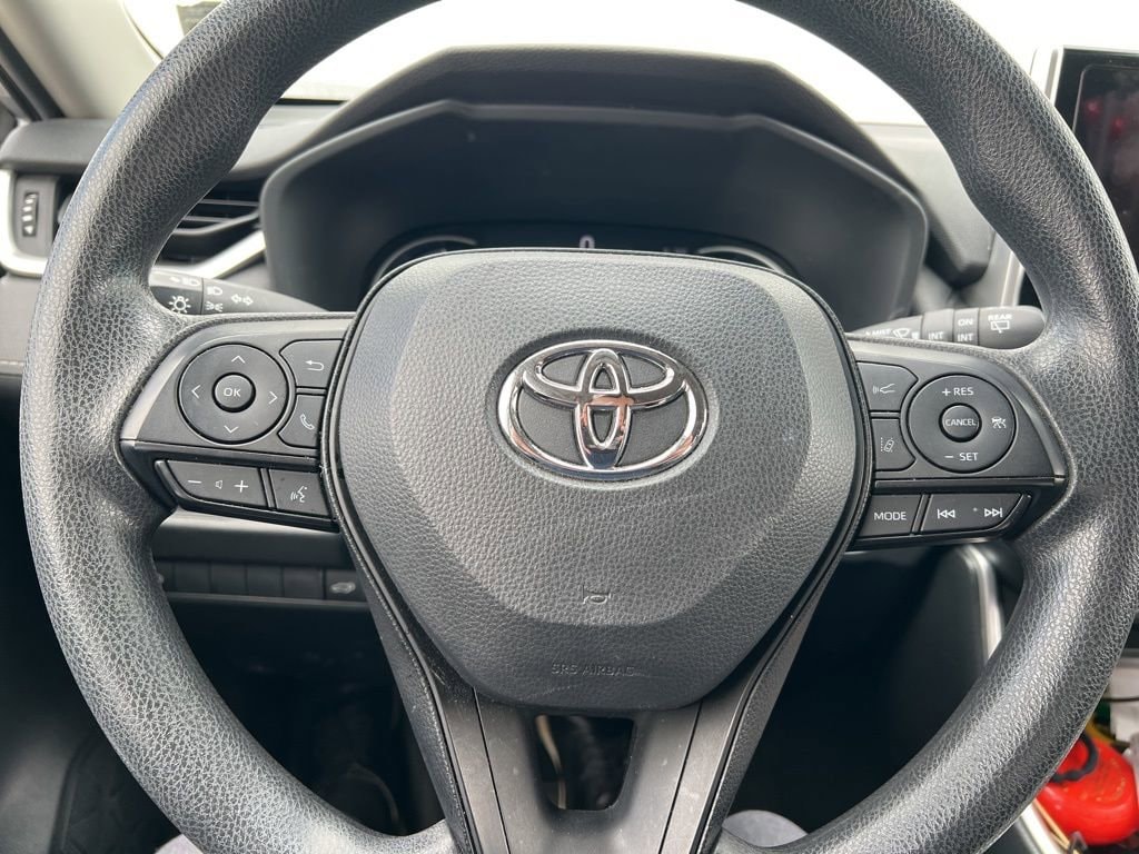 Thumbnail: 2023 Toyota RAV4 - 17