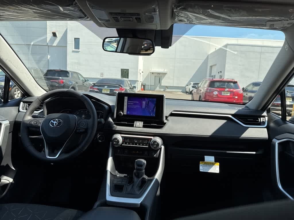 Thumbnail: 2025 Toyota RAV4 - 17