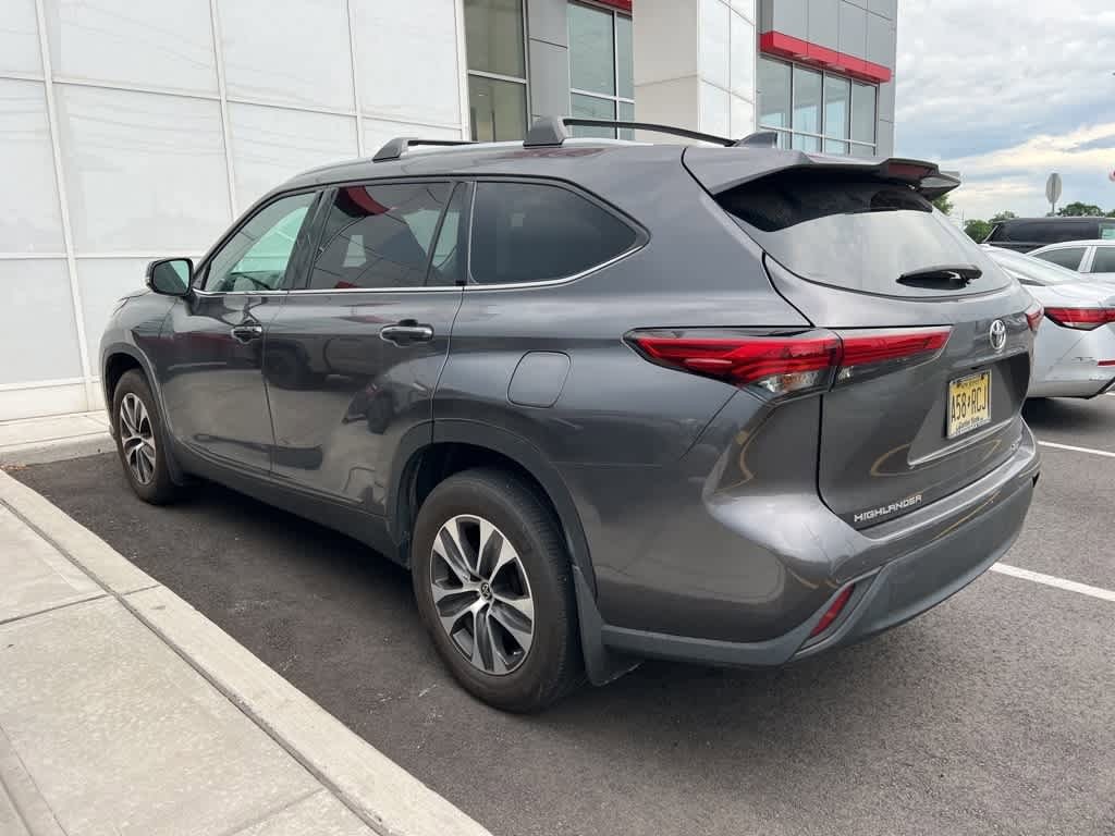 Thumbnail: 2022 Toyota Highlander - 4