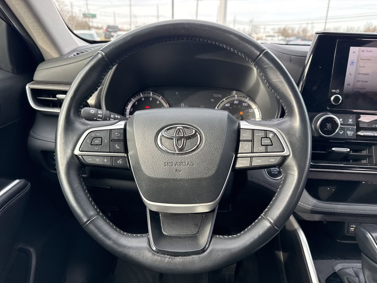 Thumbnail: 2023 Toyota Highlander - 27