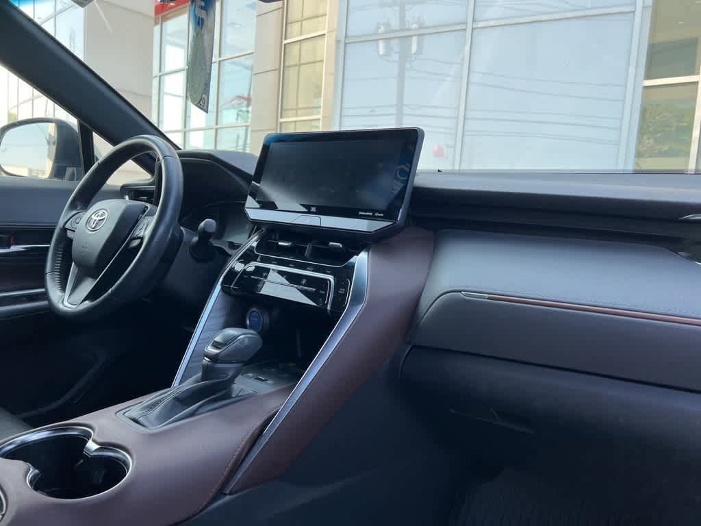 Thumbnail: 2021 Toyota Venza - 17