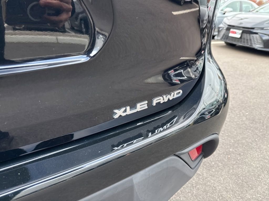 Thumbnail: 2022 Toyota Highlander - 14