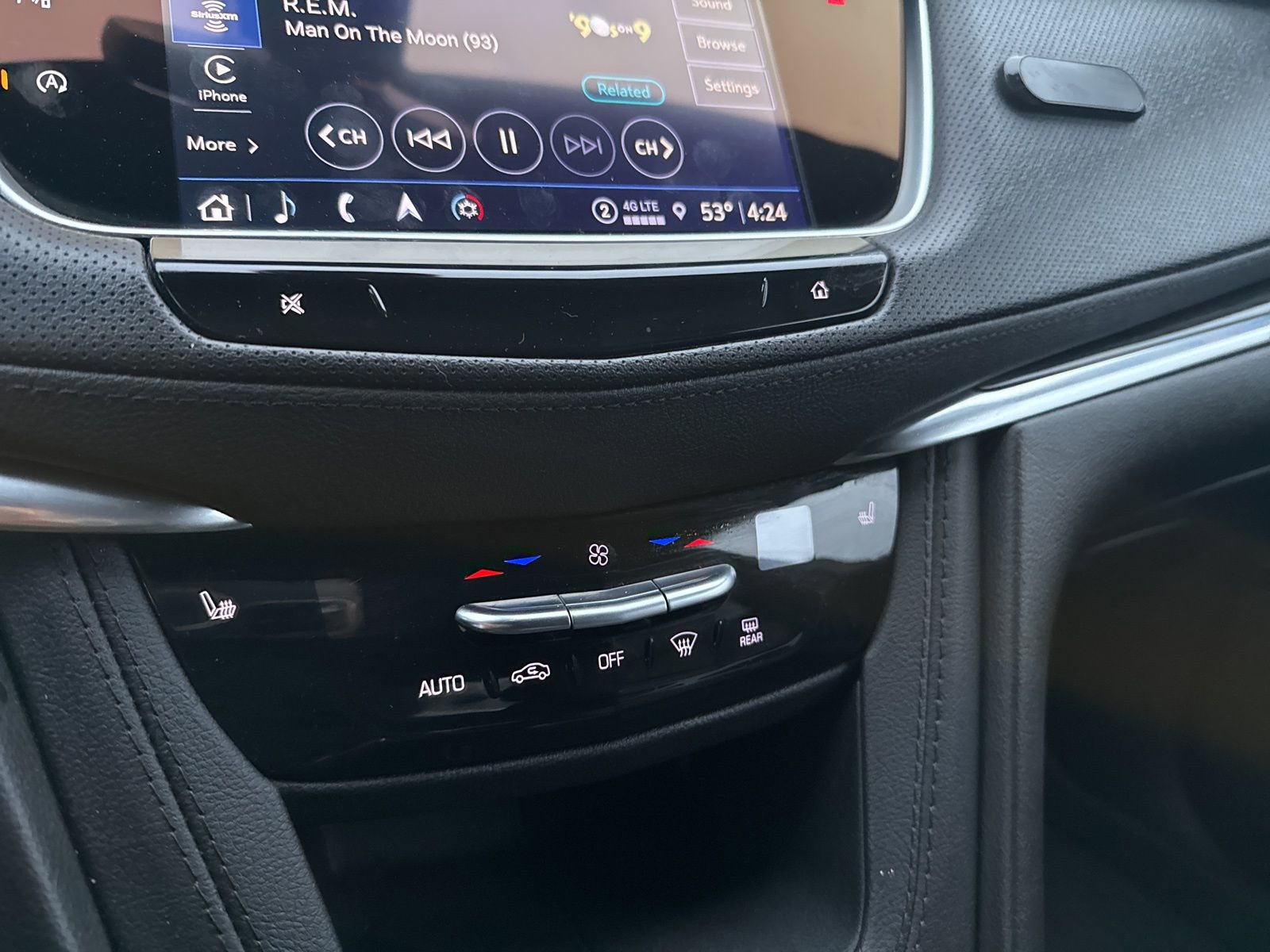 Thumbnail: 2023 Cadillac XT5 - 32