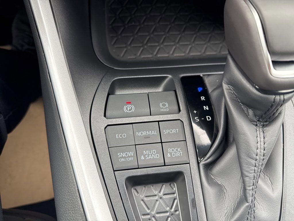 Thumbnail: 2025 Toyota RAV4 - 22